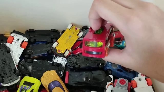 a box of hot wheels matchbox takara tomy diecast cars смотреть онлайн