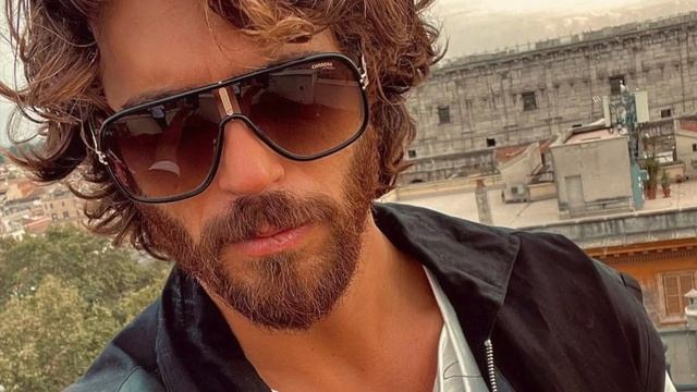 Great help for earthquake victims from Can Yaman смотреть онлайн