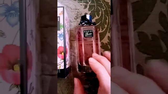 постукивание духов Gucci flora смотреть онлайн
