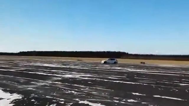 Peugeot 308 GTI drifting at the airport смотреть онлайн