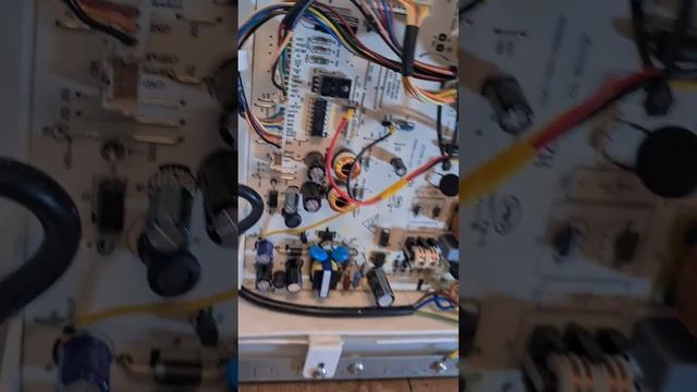 Завершение ремонта холодильника Haier. Не включался после отключения электричества смотреть онлайн