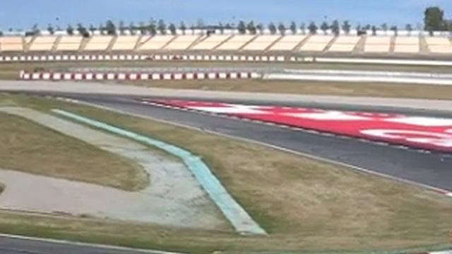 Nissan Micra (diesel K9K) VS Ferrari in Montmelo смотреть онлайн