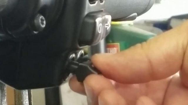 How to remove CB PTT / Cruise control button in newer Harley смотреть онлайн