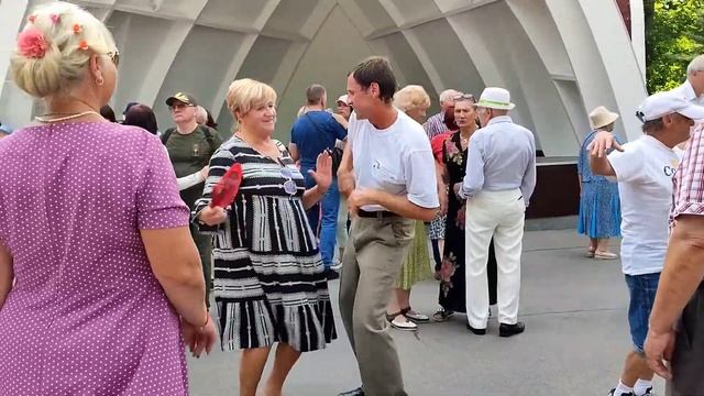 БЕЛАЯ БЕРЁЗА! ТАНЦЫ ХАРЬКОВ УКРАИНА АВГУСТ 2023 смотреть онлайн