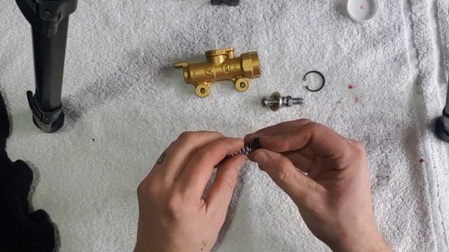 Honda Hornet (pc34) Rear Brake Master Cylinder Rebuild смотреть онлайн