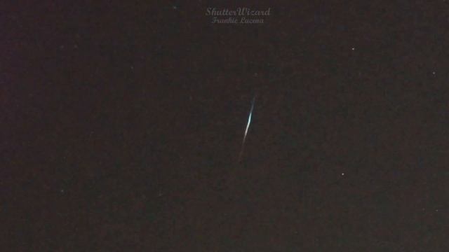 Meteor Explodes and Leaves Ionized Debris смотреть онлайн