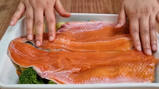 Baked salmon recipe | Easy oven baked fish recipe смотреть онлайн