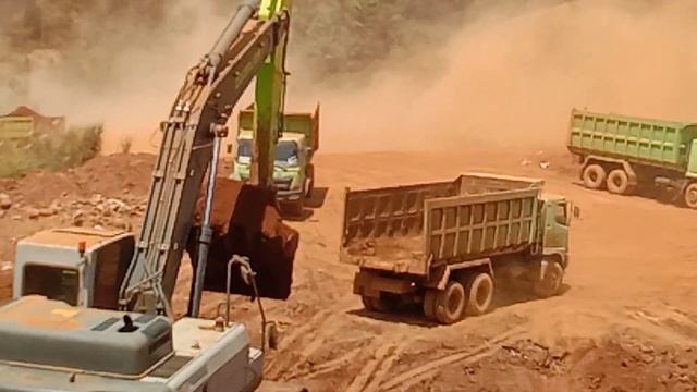 BEKO EXCAVATOR TERBARU ZOOMLION MUAT NIKEL KADAR TINGGI KE MOBIL TRUK смотреть онлайн