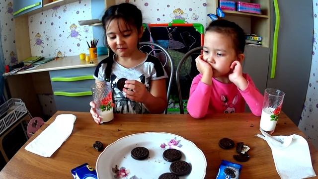 OREO CHALLENGE ОРЕО ЧЕЛЛЕНДЖ Челленджи печенье ОРЕО Для Детей смотреть онлайн