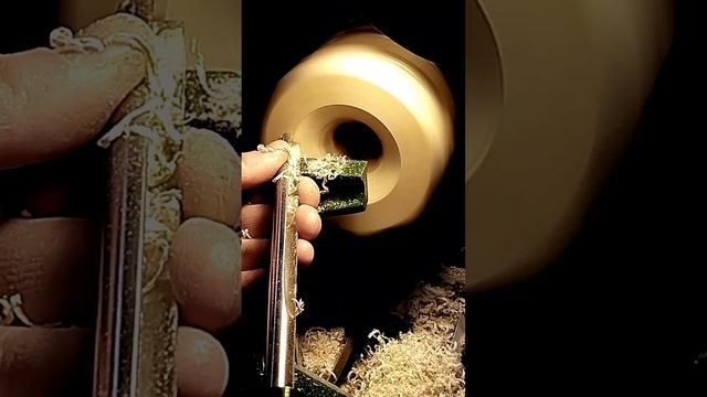 Резец раскаляется почти до красна, когда я точу Граб. смотреть онлайн