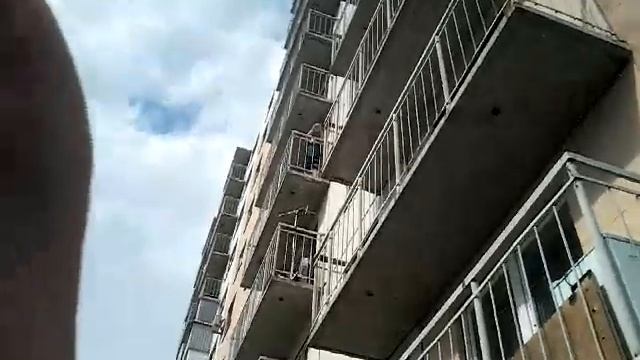 Експеримент: водяной шар с 4 этожа смотреть онлайн