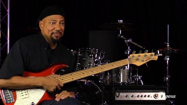BUGERA ULTRABASS BXD15 смотреть онлайн