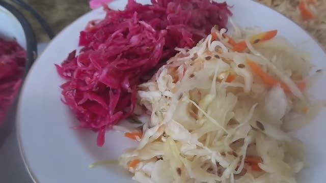 Хрустящая и Оочень Вкусная Квашеная Капуста Двумя Способами. смотреть онлайн