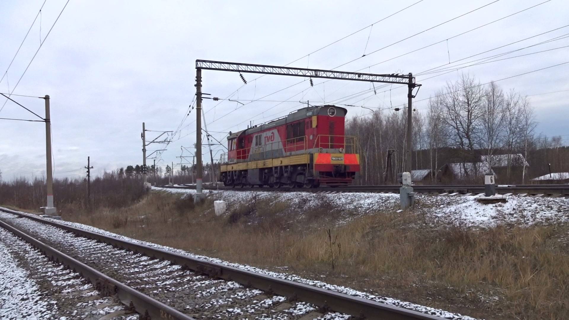 Тепловоз ЧМЭ3-1875 проходит резервом станцию Петряевка смотреть онлайн