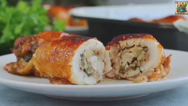 Нежные запеченные куриные бедра с грибами и сыром смотреть онлайн