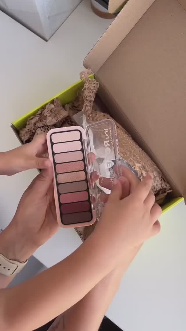 Распаковка из Золотого Яблока🍏👀