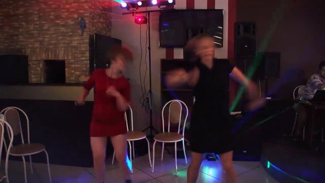 Вот как надо зажигать ! Russian girls dance ! смотреть онлайн