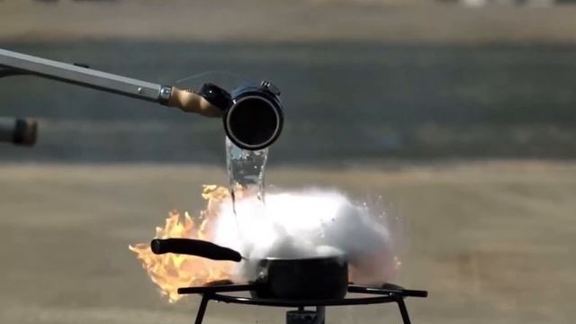 ВОДА В ГОРЯЩЕЕ МАСЛО смотреть онлайн