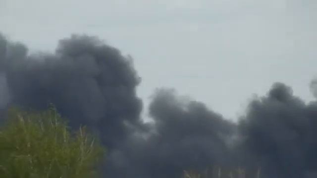 Славянск. Блокпост. Горят покрышки. Вертолет со снайперами смотреть онлайн