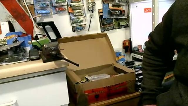 Livestream Unboxing, Paket aus Leer vom Modellgurker смотреть онлайн