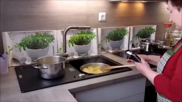 Котлеты с пюре и свежей капустой тушенной!Вкусный обед!Домашняя еда Кухня Рецепты смотреть онлайн