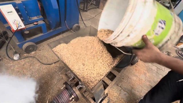 MINI SCREW TYPE BRIQUITTING MACHINE FROM RICE HUSK CALL -9878072154 смотреть онлайн