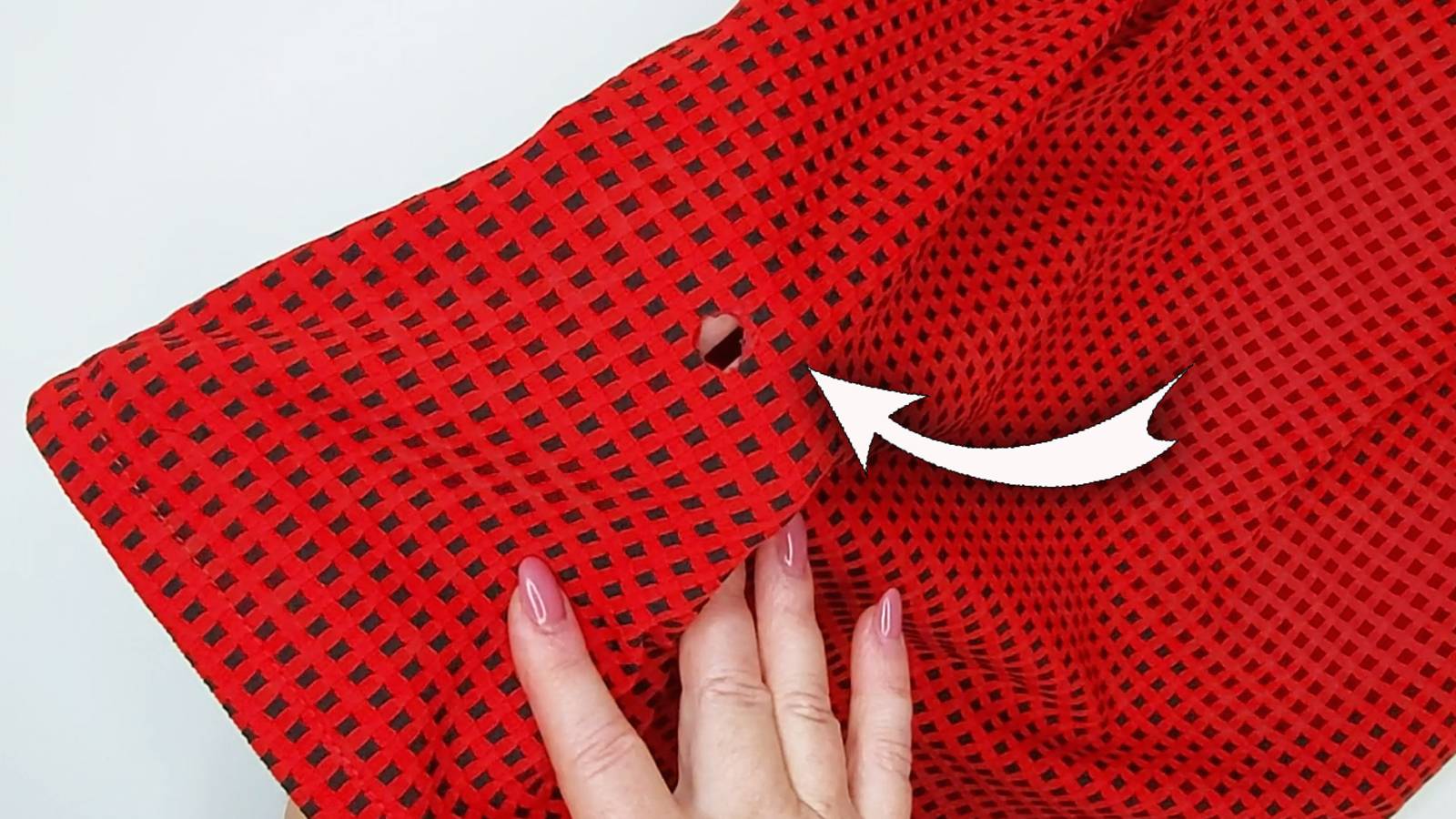 Как незаметно зашить дырку на платье смотреть онлайн