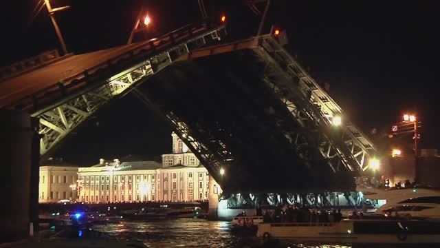 г Санкт-Петербург . Развод мостов на Неве . смотреть онлайн