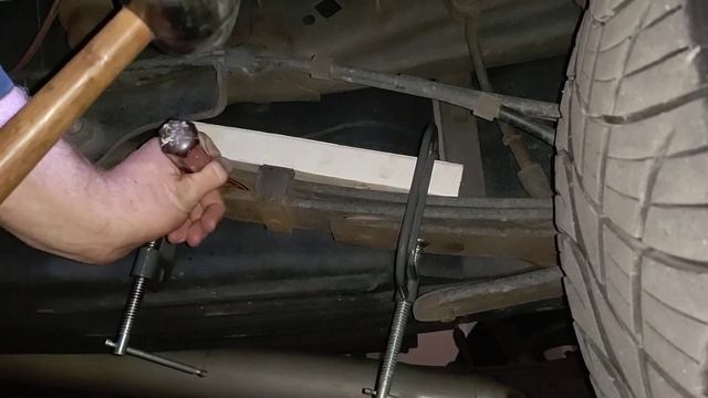 Super Easy Leaf Spring Insert Replacement смотреть онлайн