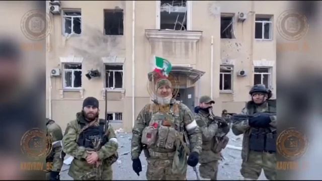 Чеченский флаг над администрацией Мариуполя смотреть онлайн