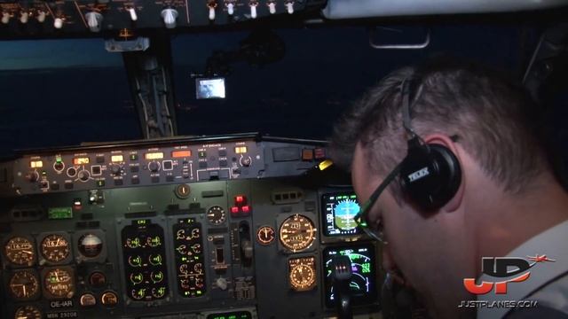 Piloting BOEING 737-400 Night Freighter Spain To France | Cockpit Views