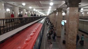 Московский Метрополитен 81-717/714 серии 2633 и 2634 на станции Комсомольская