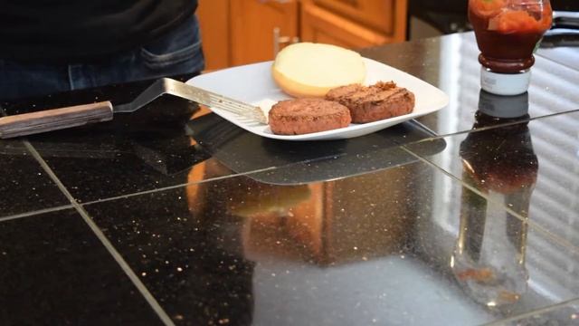 The Beyond Burger: Good enough for a meat-eater? смотреть онлайн