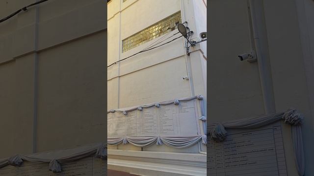 Большой золотой Будда Бангкока в храмовом комплексе смотреть онлайн