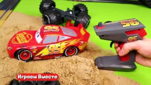 Играем вместе в машинки ! Игрушка Молния Маккуин на пульте управления ! ТОП для детей !