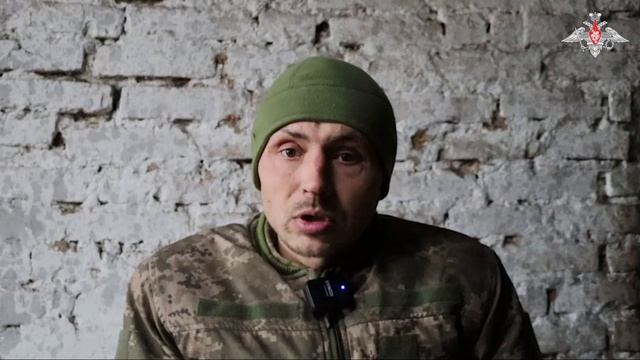 ВСУ ударили FPV-дронами по сдавшимся смотреть онлайн