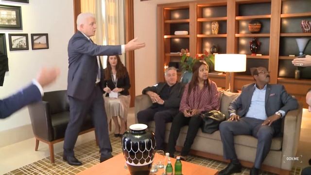 2017 10 20 Sveti Stefan: Premijer Duško Marković sa glumcem Robertom de Nirom смотреть онлайн