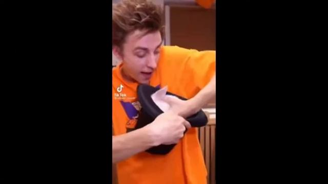 Влад А4 получил чапалах со скоростью света 😂😅 смотреть онлайн