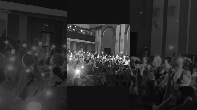 вот и спалила вам.. «достаточно» совсем скоро..(а это кстати кадры из тура)@MILANA TUT #милана смотреть онлайн