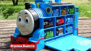 Играем в игрушки из мультика на природе ! Паровозик Томас и друзья !