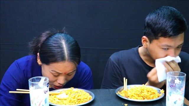 4 PACKET 3X SPICY KOREAN RAMEN NOODLES EATING CHALLENGE 🔥🥵 आमा छोराको कडा CHALLENGE @HamroSathi смотреть онлайн