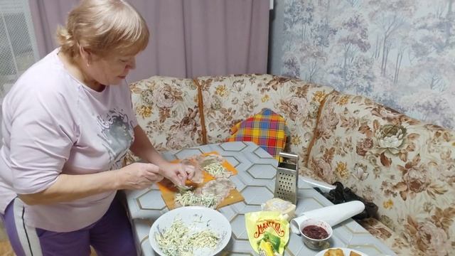 Рулетики из куриного филе с сыром на картошке // вкуснятина 😋// смотреть онлайн