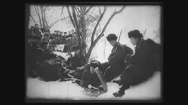 Леонид Утёсов - Случайный вальс (Ночь коротка, спят облака...) - Песни военных лет смотреть онлайн