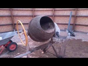 Закончились опилки, воришки стащили вещички, лайфхакнул фары на авто.