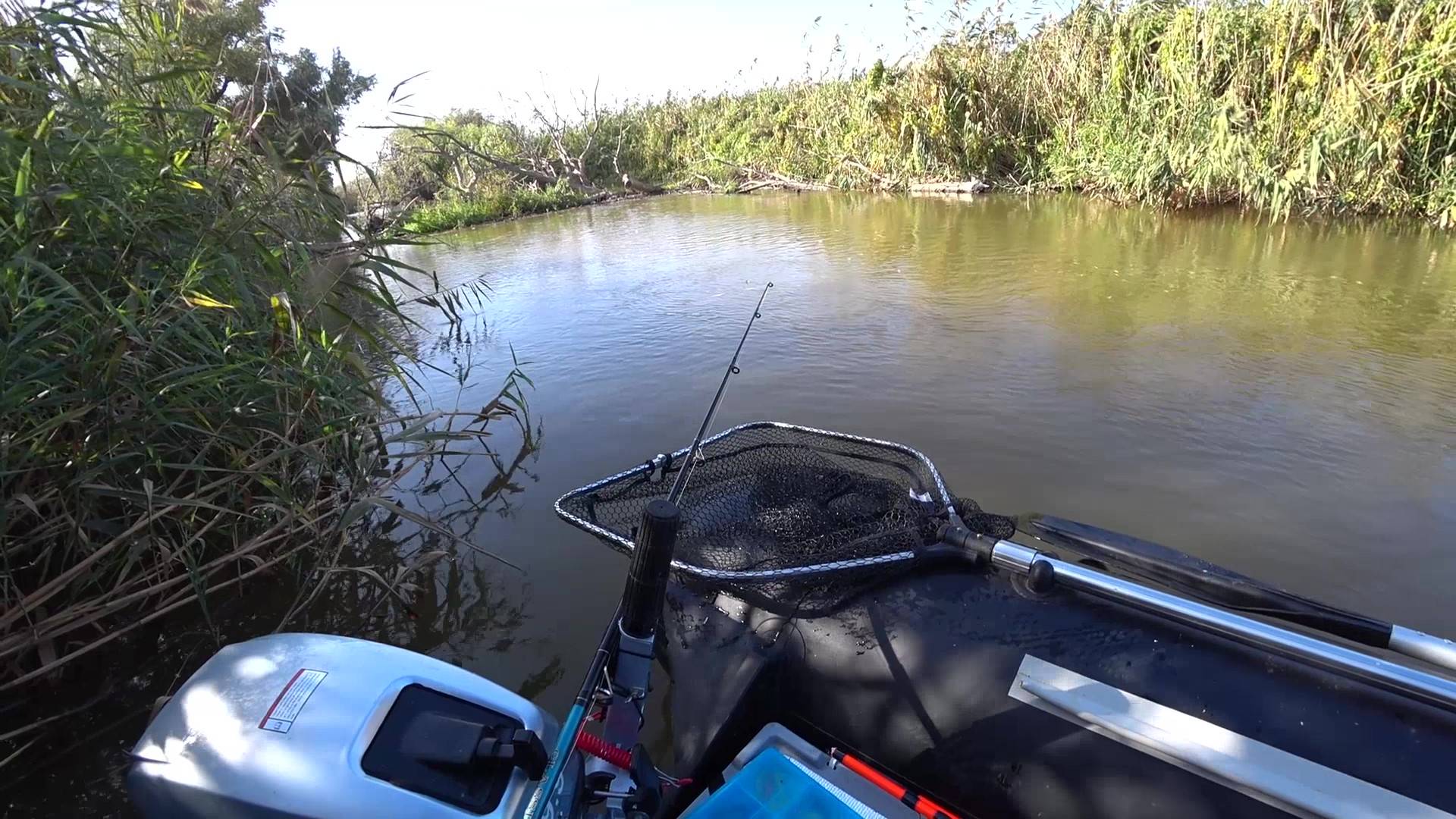САЗАН НА САЛО! ТОЛЬКО ЗАКИНУЛ И ОН ПОТАЩИЛ! УЕХАЛИ В САМЫЕ ДИКИЕ МЕСТА АСТРАХАНИ. смотреть онлайн