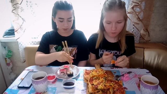 Мукбанг/Первое совместное видео/отвечаем на вопросы/ роллы и домашняя пицца/ смотреть онлайн