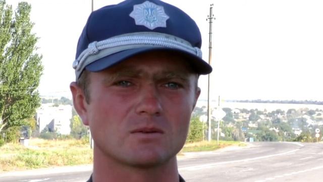 Сотрудник ДПС Сергей Голубцов на Мангушском посту смотреть онлайн
