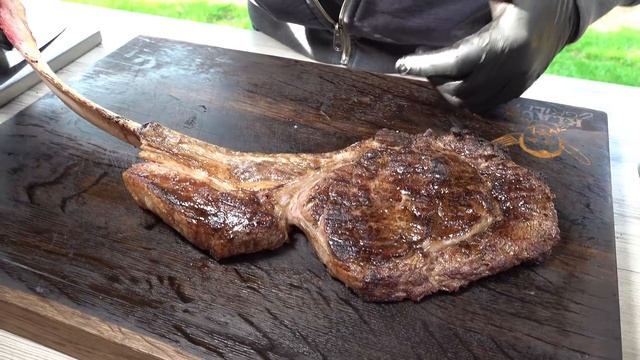 🥩🔥🐄 1,5 Kg TOMAHAWK STEAK vom Grill perfekt grillen --- Klaus grillt смотреть онлайн