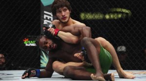 Непобежденный Евлоев взял верх над экс-чемпионом UFC Стерлингом