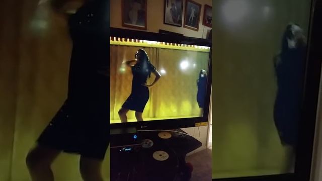 Sparkle dance by the TRIPLET THREAT смотреть онлайн